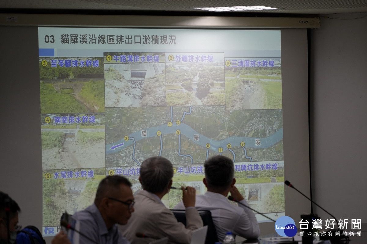 貓羅溪沿線有多處的排水管道需待疏浚。(市公所提供)