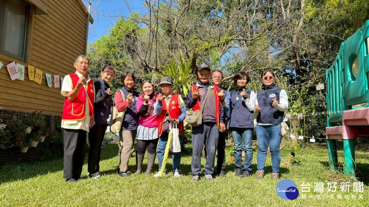 合照留念。（華山水里站提供）