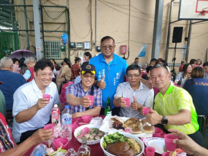 2026南投縣信義鄉鄉長選戰提前開打，4位有意投入選戰的參選人積極投入地方經營-左1左松學海、左2全秋雄、右2何明德、右1史慶昇。(圖/記者賴淑禎攝)