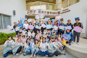 桃園市長張善政視察「視察新設興南非營利幼兒園」。