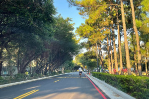 中央大學環校道路完工後三年，實測道路品質仍優於日本首都高速公路年度目標維護標準。