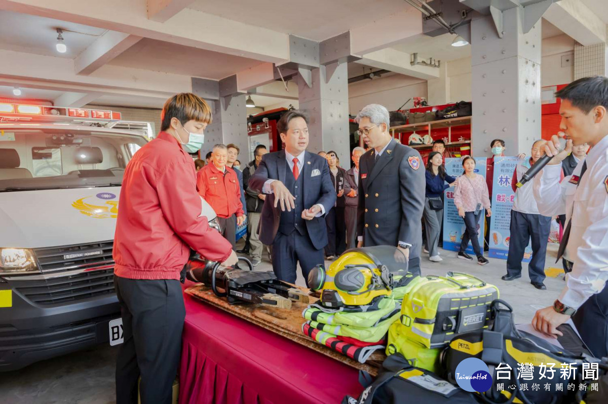 企業團體捐贈多項救災裝備。