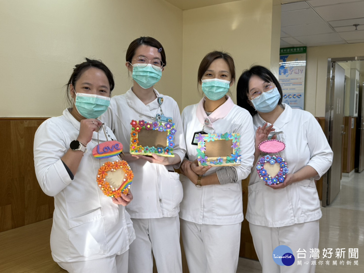 手作相框傳遞感恩祝福 桃園醫院復健病房陪病友找回力量