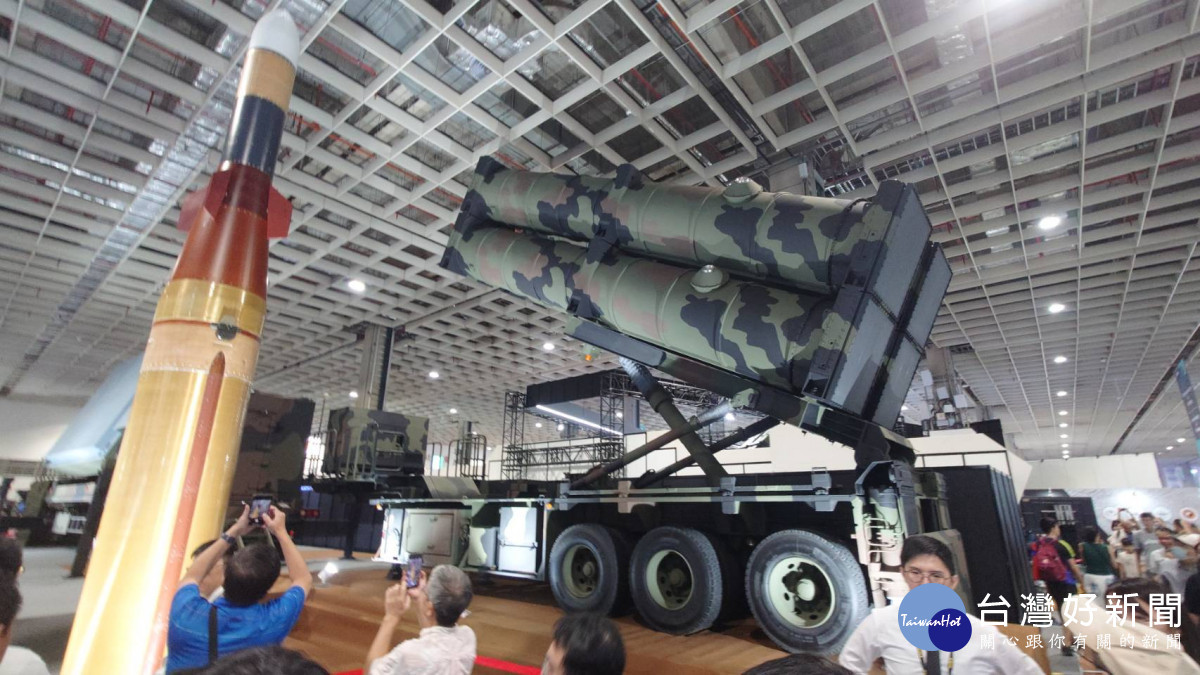 中科院在「2025台北國際航太暨國防工業展」上展出天弓四型「強弓飛彈」系統。（圖／資料照片，圖源：台灣好新聞編輯部拍攝）