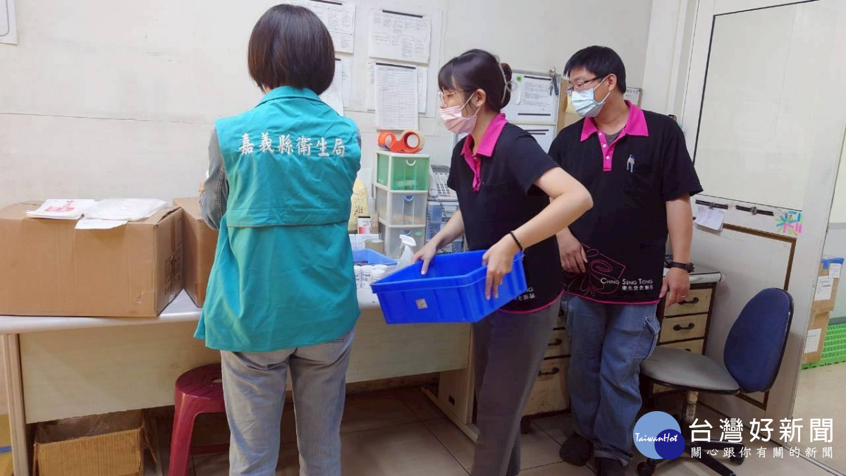 嘉義縣衛生局嚴堵含蘇丹紅化粧品流入市面，今(26)日再度進行稽查抽驗／嘉縣衛生局提供