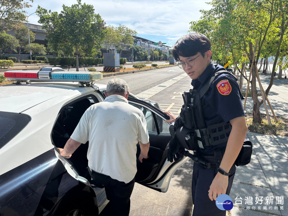 近百公里11小時驚魂記，青埔警助迷途伯伯返家。