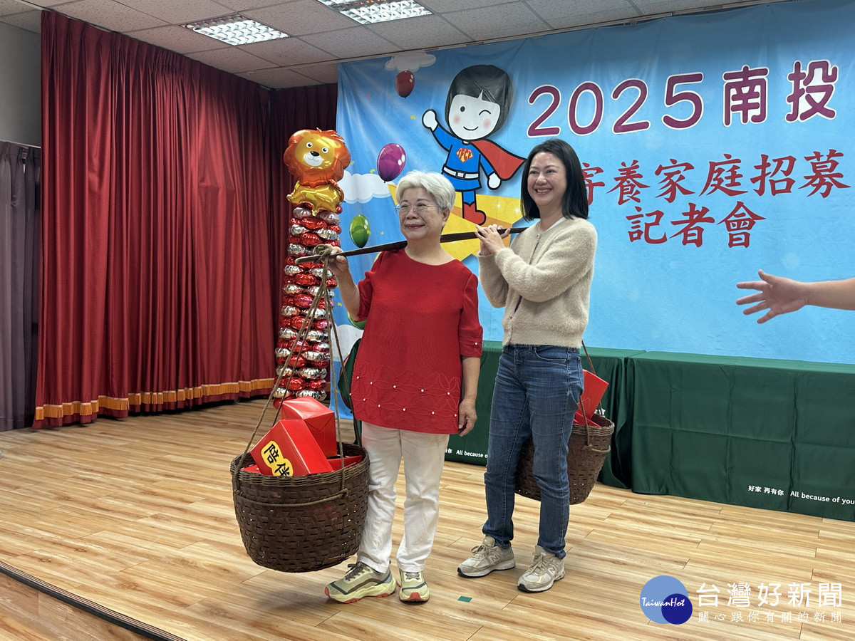 鄒女士母女持續擔任寄養家庭肩負重擔。(記者扶小萍攝)