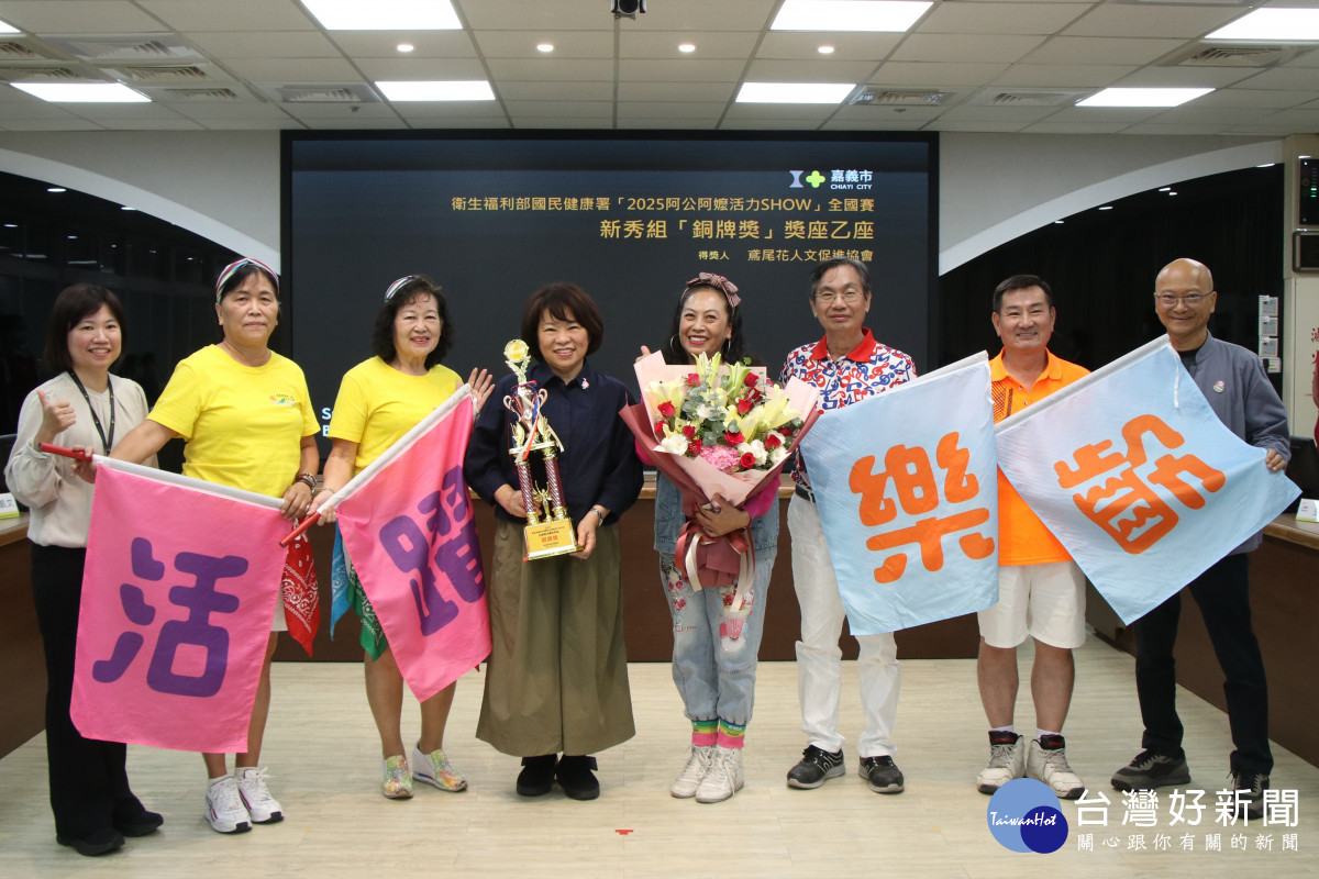 鳶尾花人文促進協會以「銀光躍動 樂心動」舞蹈搭配管樂,榮獲南區賽「新秀組銀牌」/嘉義市府提供