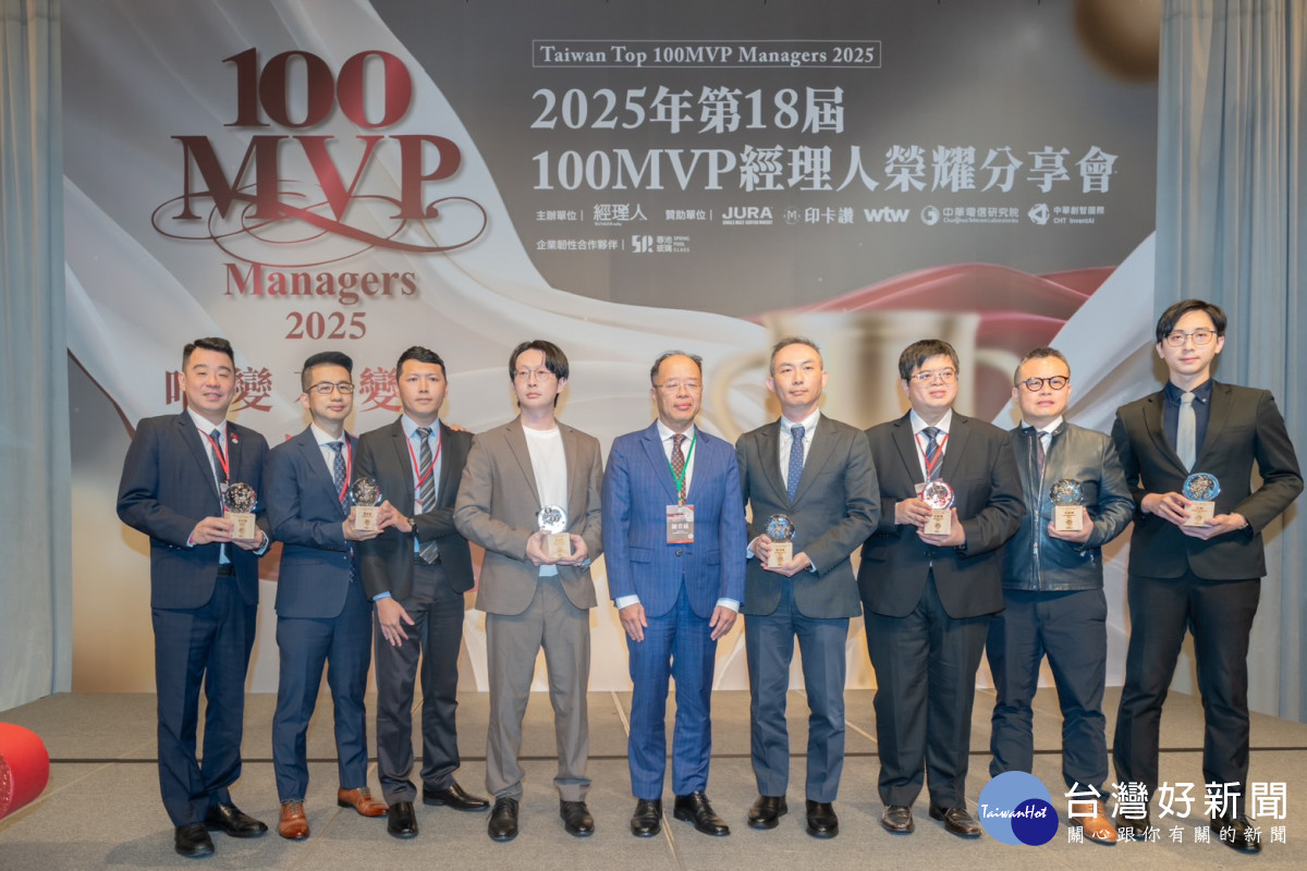 桃園市副秘書長金志聿與貴賓們合影。