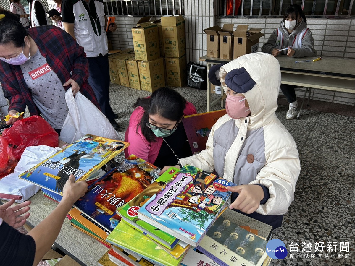 彰化家扶中心發放扶助金及物資  1719戶扶助家庭安心生活