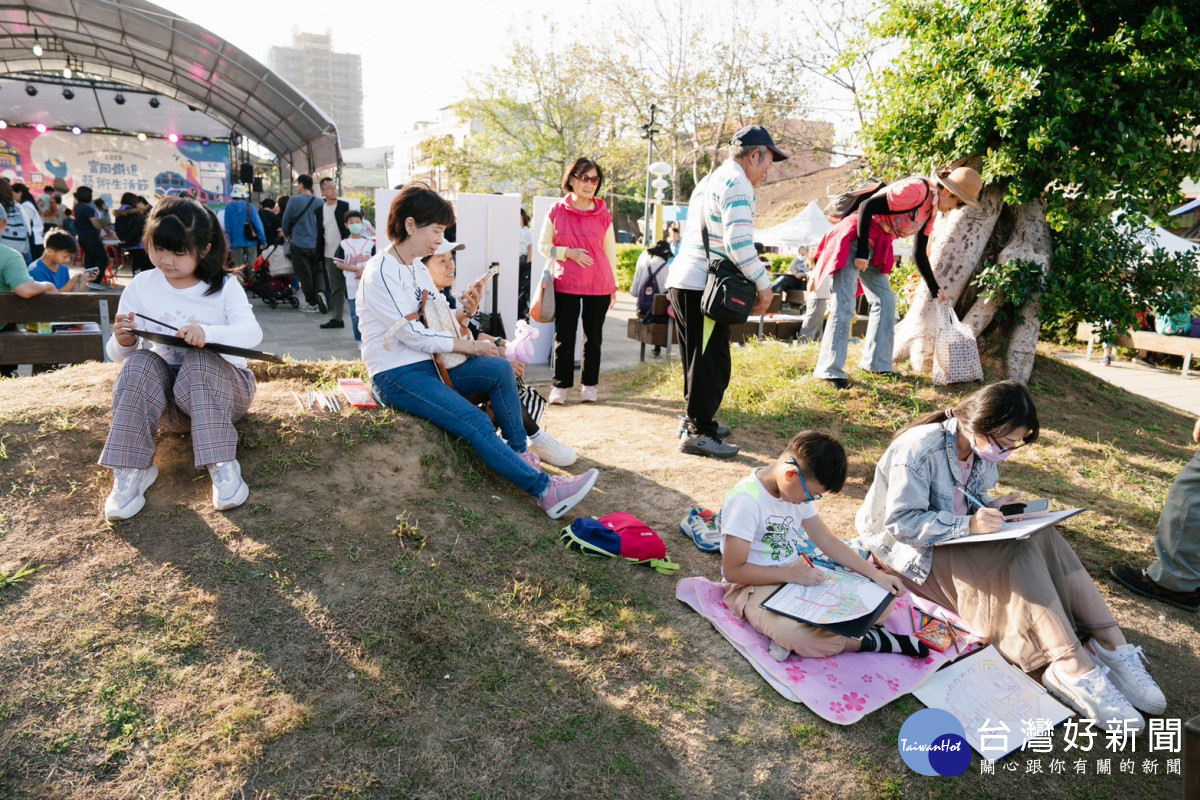 楊梅區公所在臺鐵富岡車站前廣場舉辦「2025鐵道邊有藝術系列活動」。