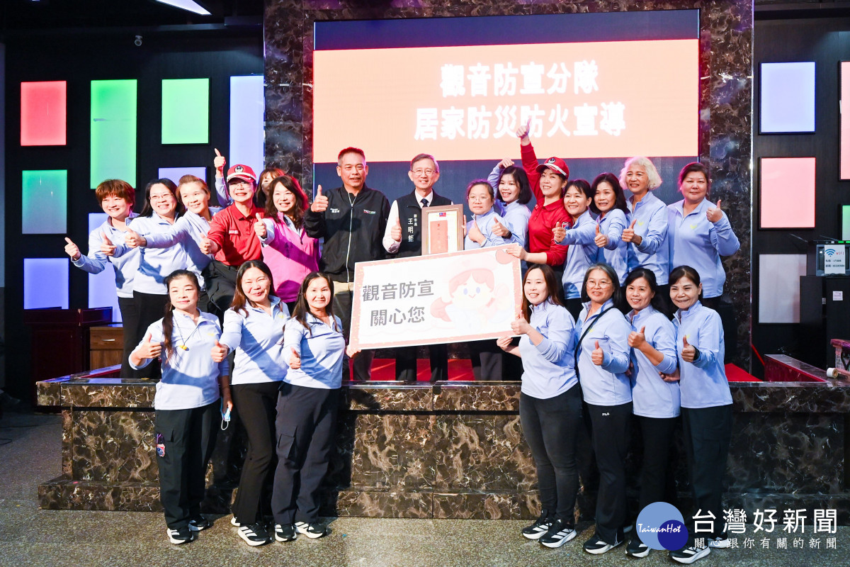 王副市長頒發優勝隊伍獎勵金。