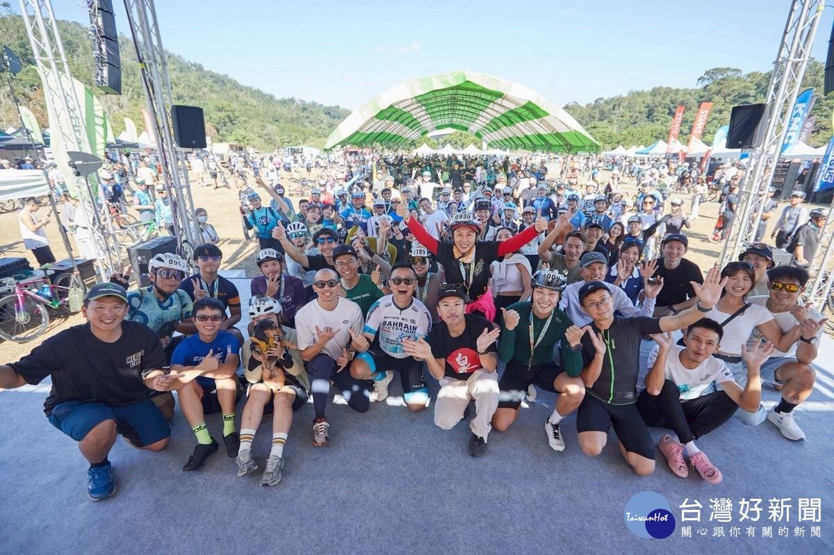 年末單車盛宴吸引來自全國各地近三千名車友齊聚日月潭,享受路線上的湖光山色。
