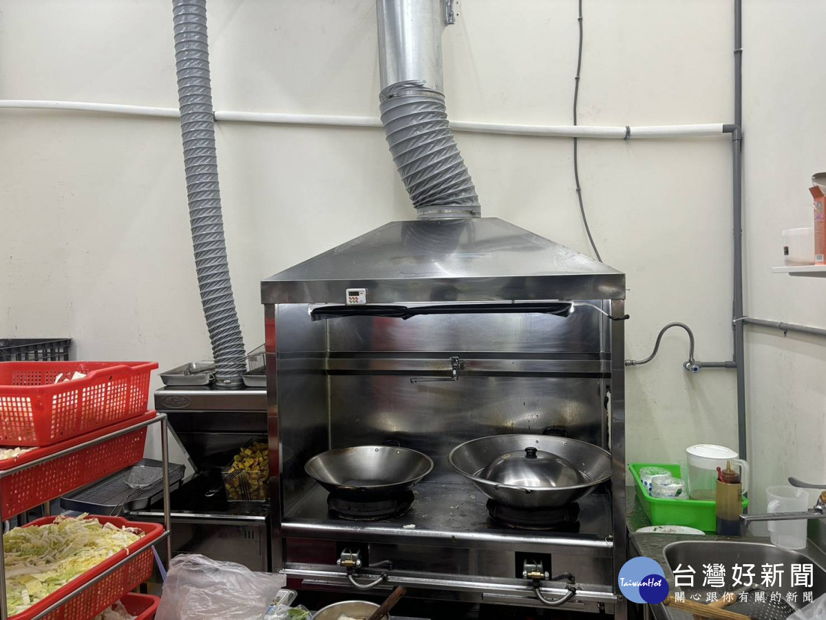 桃園油煙防制裝設率逾七成，環保局、餐飲工會與設備商合作推動食在淨煙再升級。