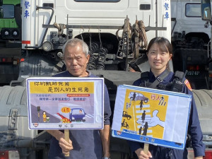 平鎮警加強大型車違規取締與交安宣導，守護用路人安全 。 ​​