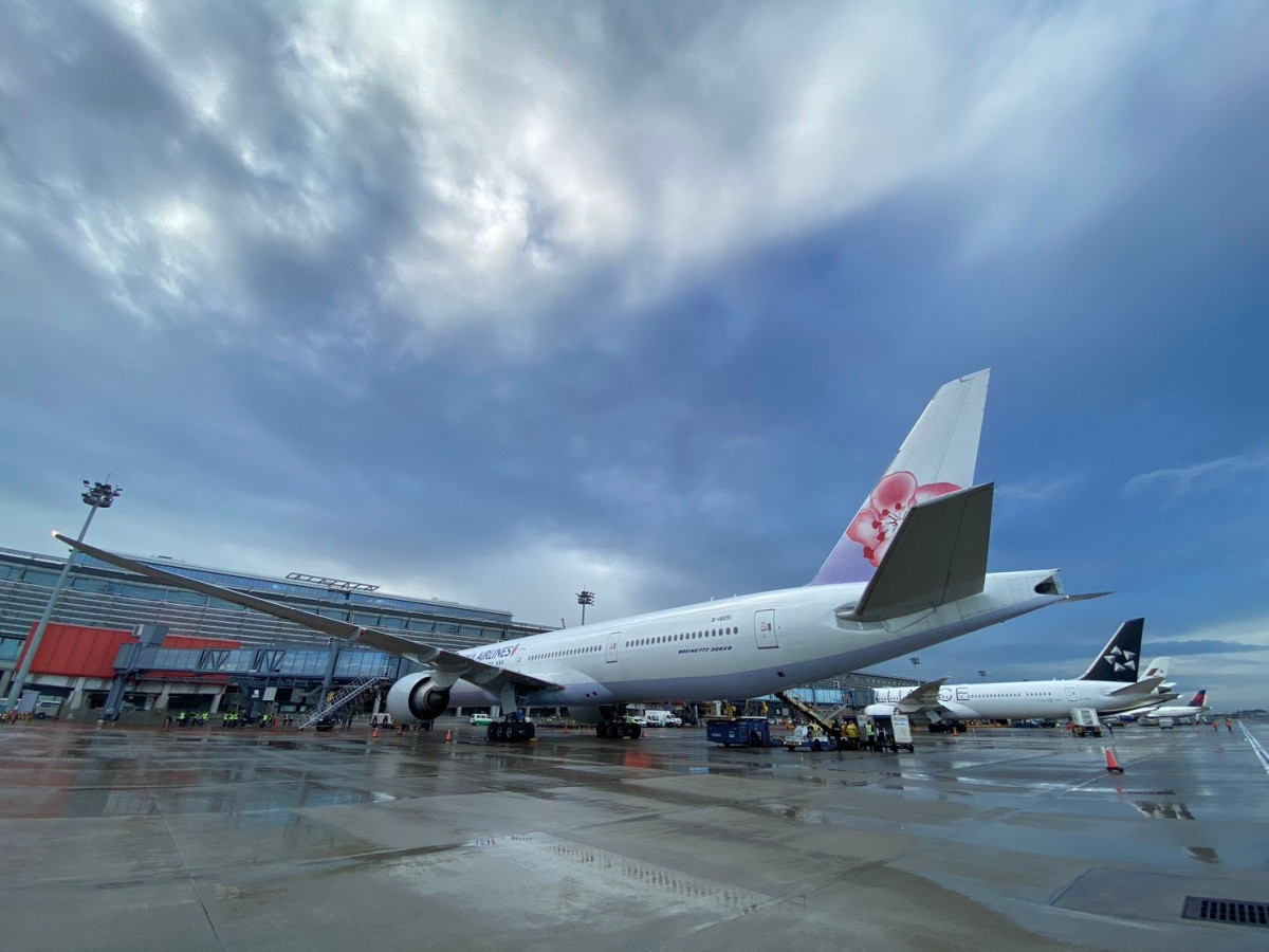 桃園國際機場第三航廈，今（1）日起進行北登機廊廳啟動試營運作業，首日華航、長榮及星宇三出發航班運作順利。（圖／桃園國際機場股份有限公司提供）