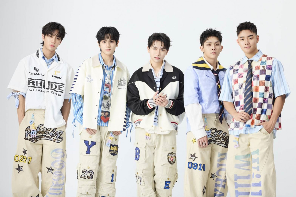 AcQUA源少年要用成熟蛻變的男聲，在高雄跨年舞臺上展現成長與自我風格。（圖／高雄市府新聞局、年代提供）