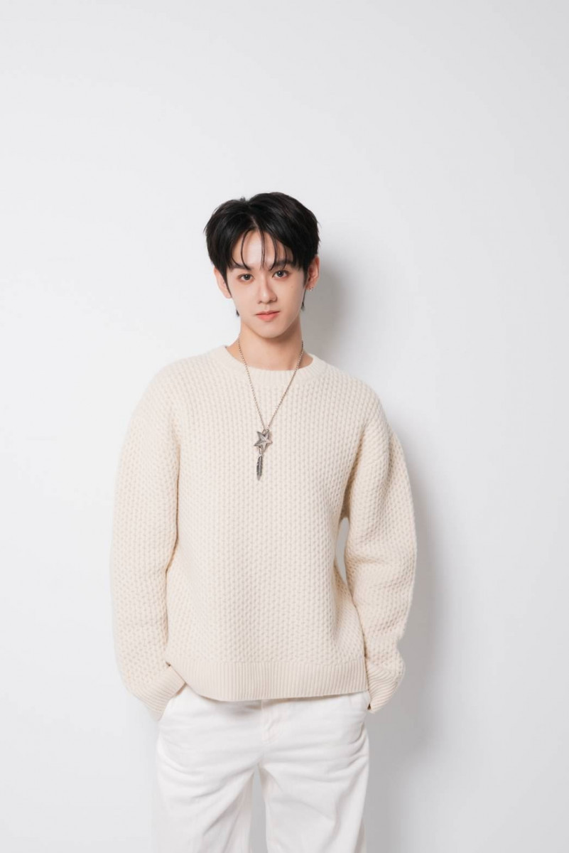 洪暐哲將為「2026雄嗨趴」帶來深情歌聲與熱力唱跳，用滿滿能量點燃全場。（圖／高雄市府新聞局、年代提供）