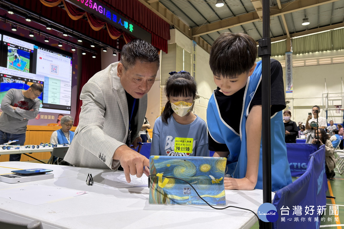 「2025 AGI 機器人聯賽」（Artificial General Intelligence Robot Competition 2025）現場競賽情形。