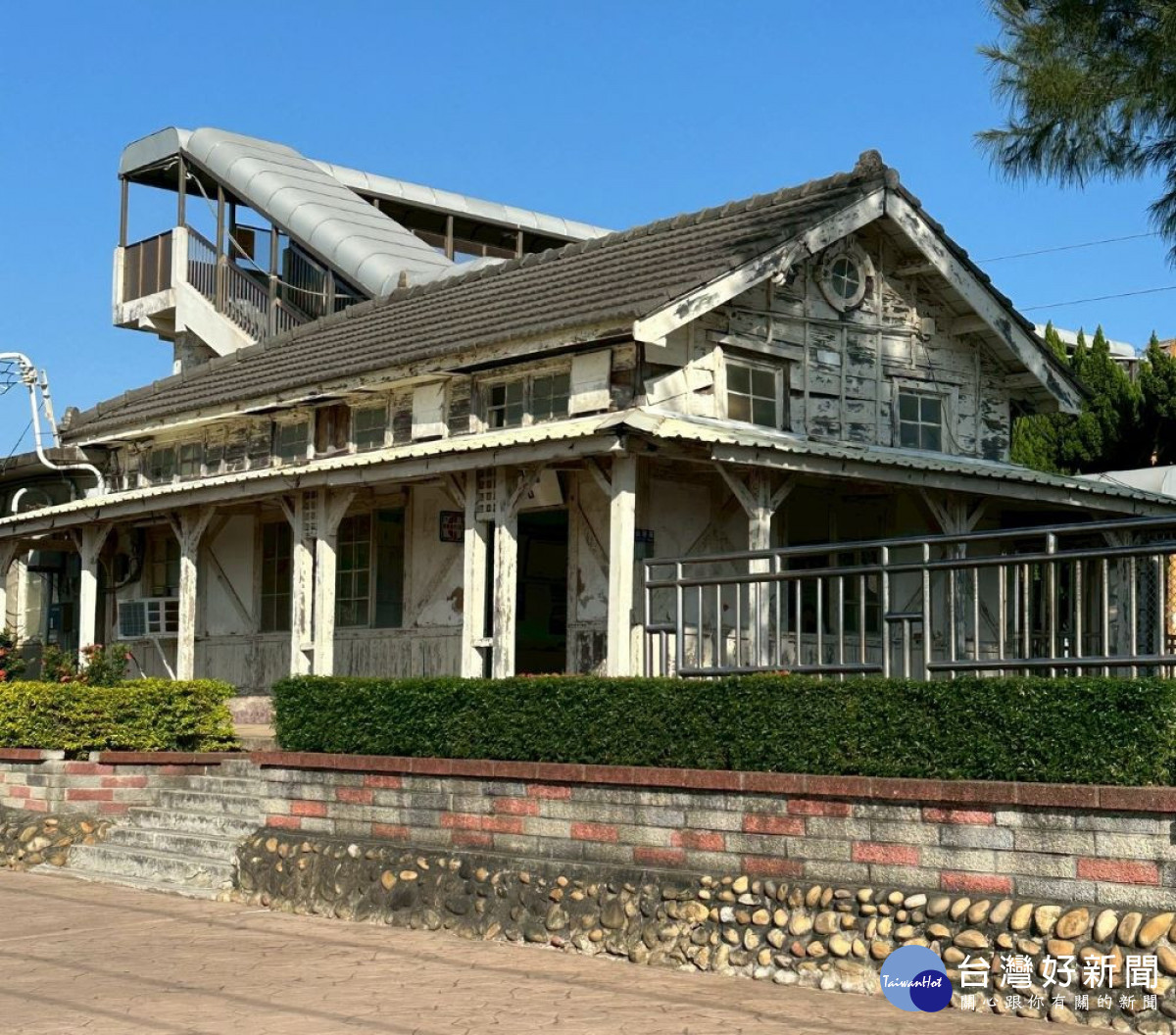 苗栗海線「天后遍路」參觀百年木造火車站-新埔車站。(圖/地方中心)
