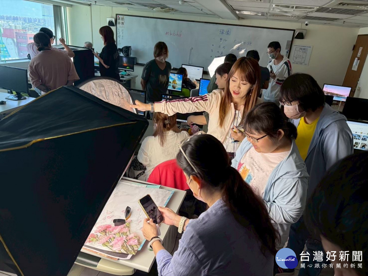 「職場文書與AI商業設計影音剪輯班」。