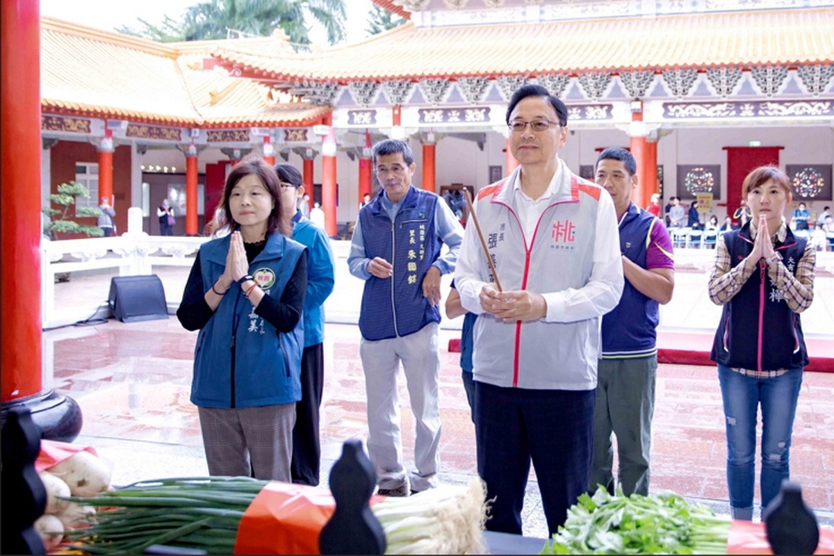 考季到!桃園市長張善政為考生們祈福,祝福旗開得勝。(資料照片)<br />