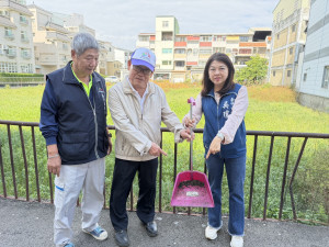 烏日出現大量毛毛蟲侵入住家，引起民眾恐慌，吳瓊華議員邀集相關單位會勘。