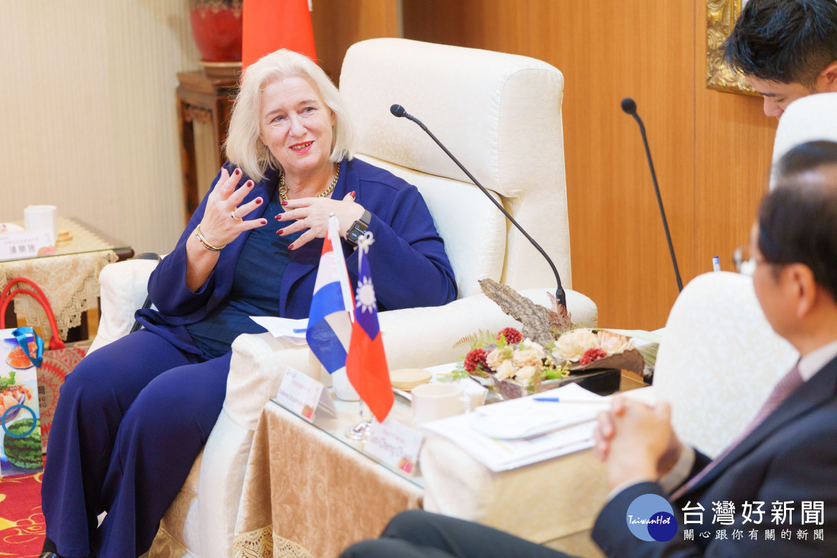 Marianne Schuurmans-Wijdeven市長表示,哈勒默梅爾市作為史基浦機場所在地,非常有興趣和各機場城市交流。