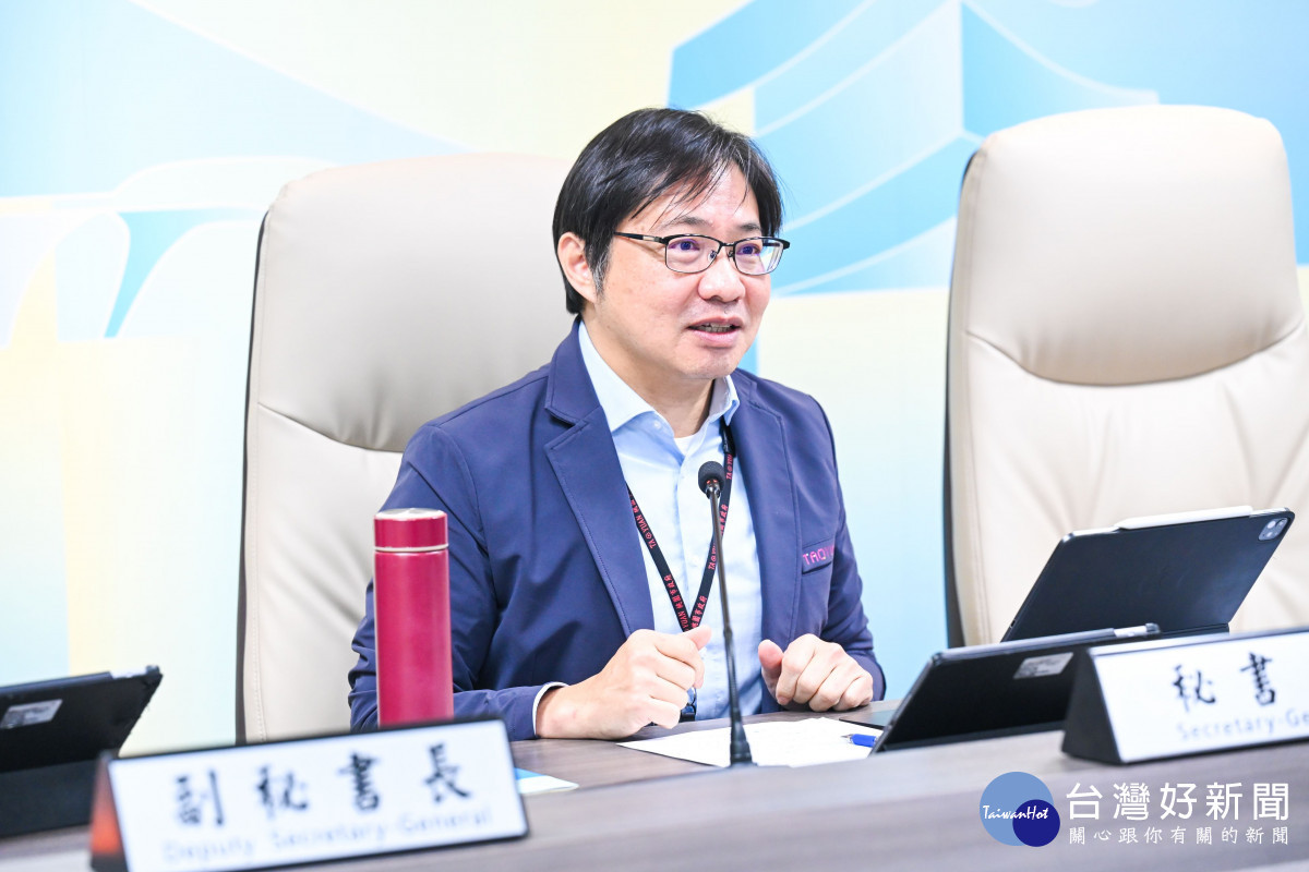 秘書長溫代欣說明採購廉政平臺具法制諮詢與程序透明等功能。