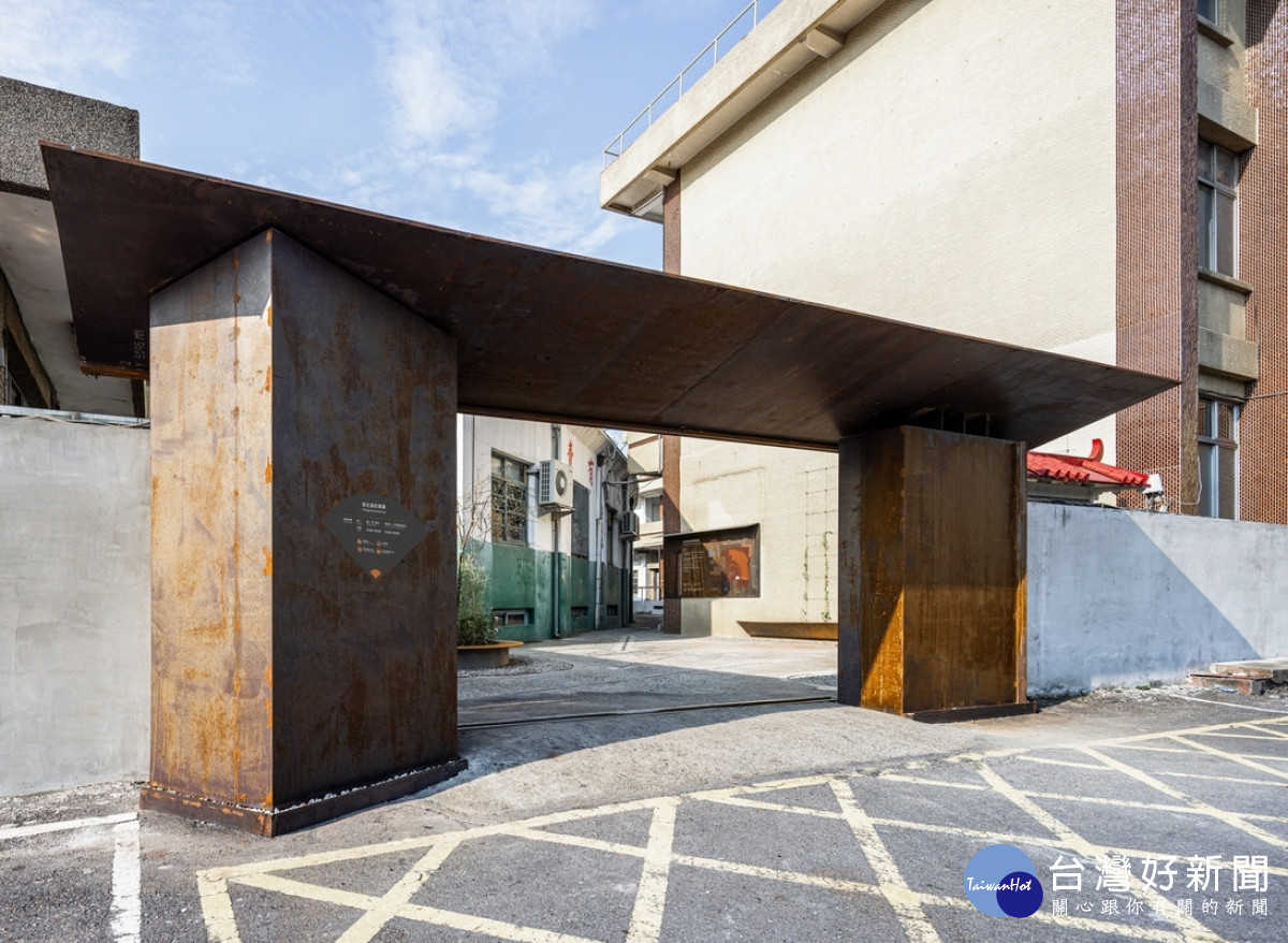 耐候鋼景觀與車庫線條勾勒全新展區風貌。圖/參山處提供