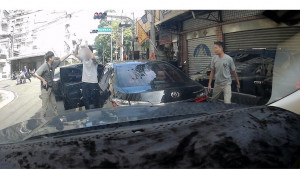 警方在接獲報案後迅速佈署埋伏，於嫌犯到場取款時當場逮捕。