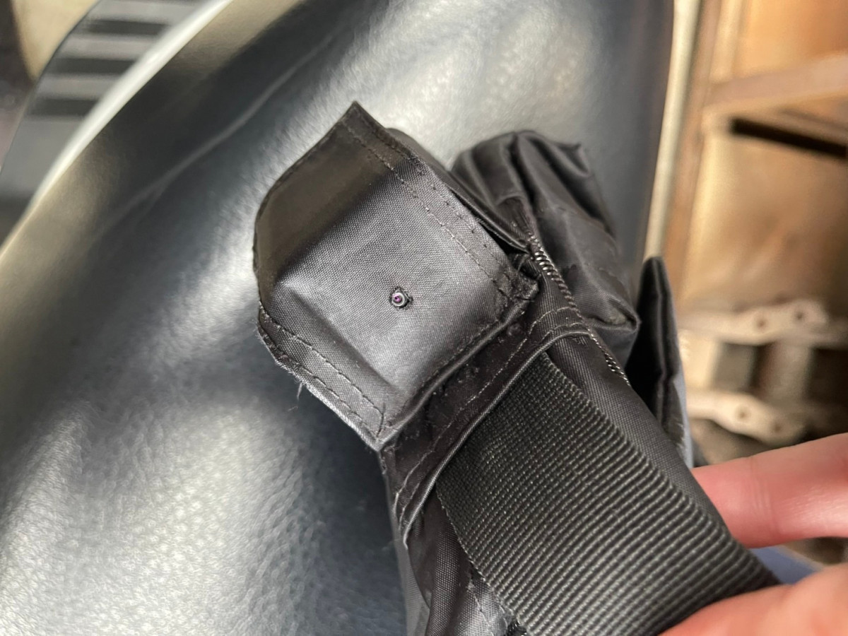 查扣改裝式針孔攝影機、電腦硬碟、記憶卡等證物。