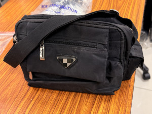 警方查扣改裝式針孔攝影機、電腦硬碟、記憶卡等證物。