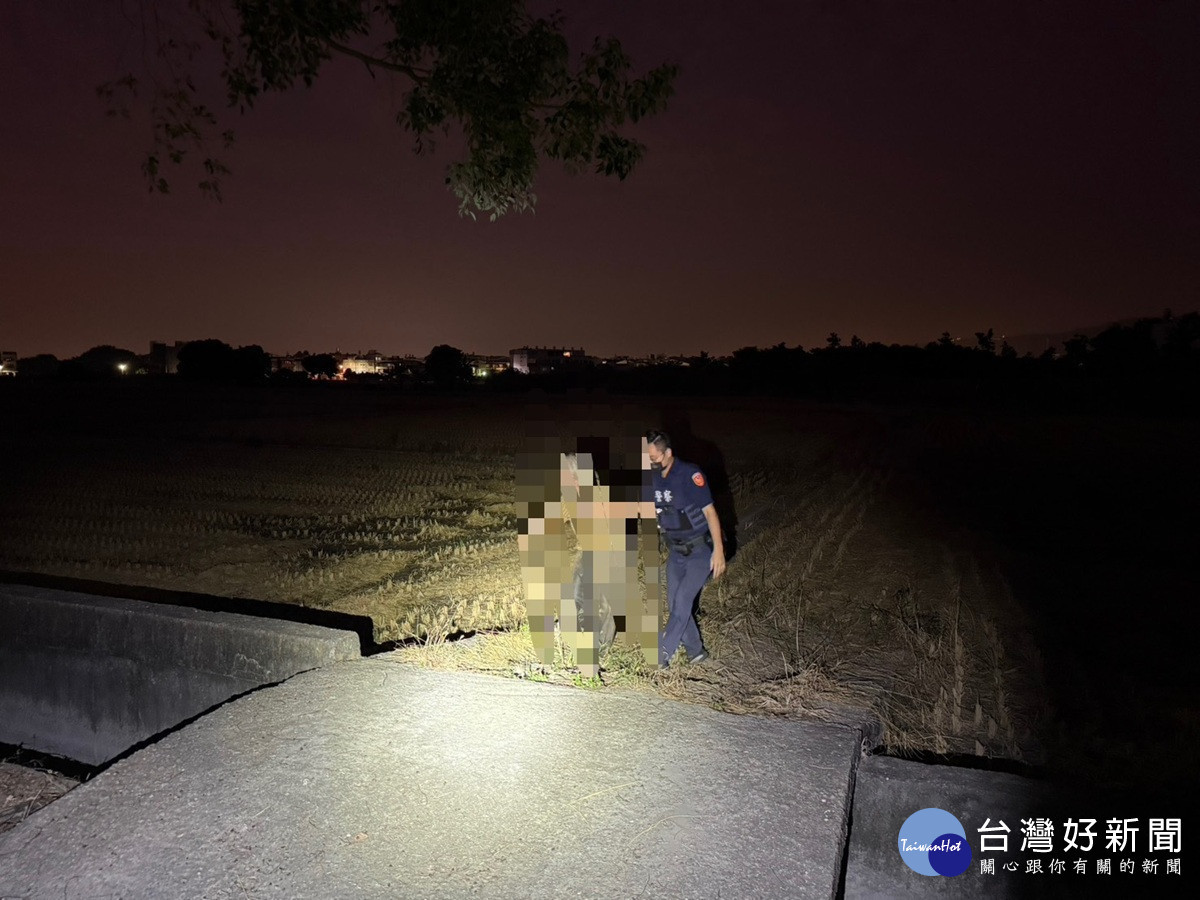 高齡翁迷途徘徊公墓農地 內安警護送平安返家