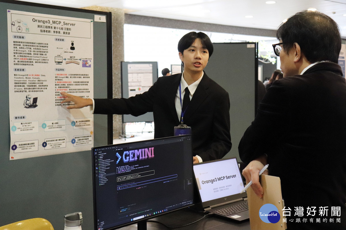 長庚大學資工、AI兩系聯合畢展，同學們仔細向評審與參觀師生介紹專題成果