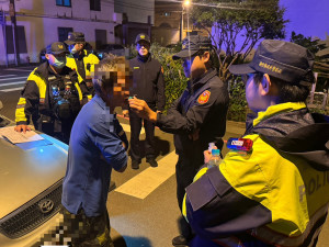 竹縣警執行「取締酒駕、掃蕩毒駕威力執法併擴大臨檢」專案勤務。