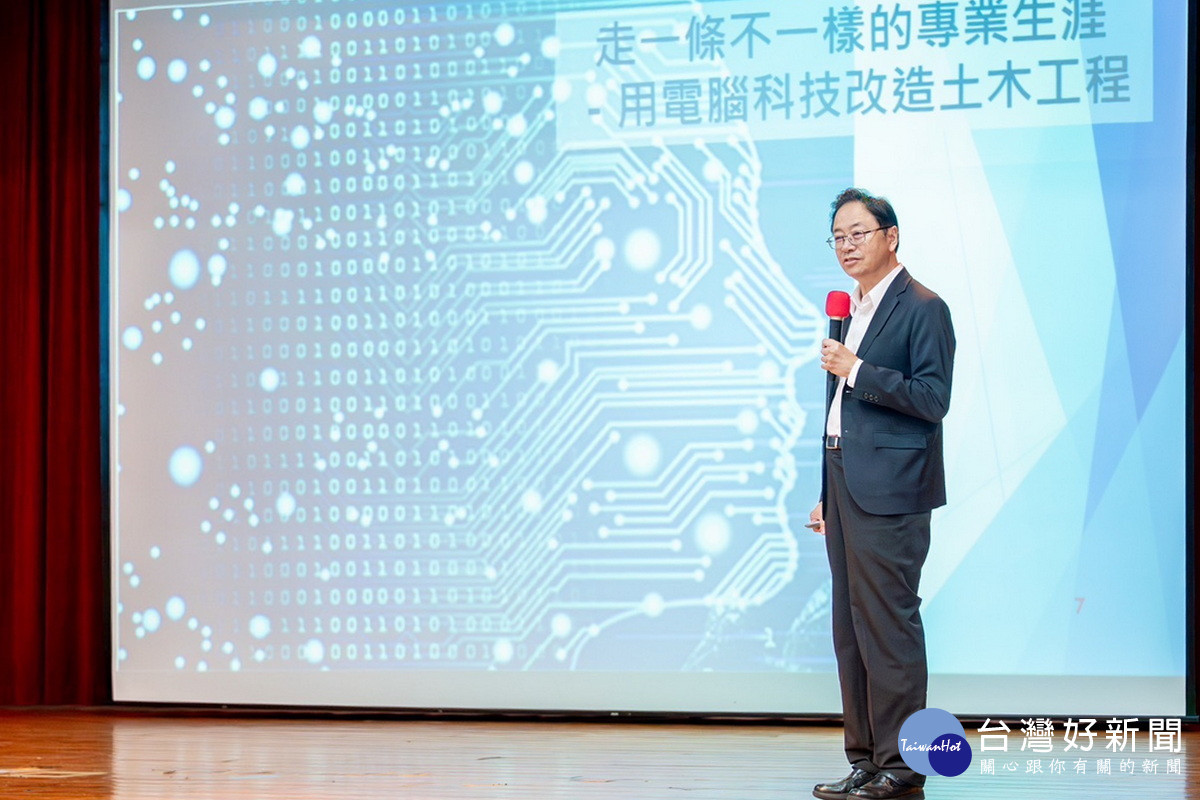 桃園市長張善政分享他的求學及多元職涯歷程。<br />
