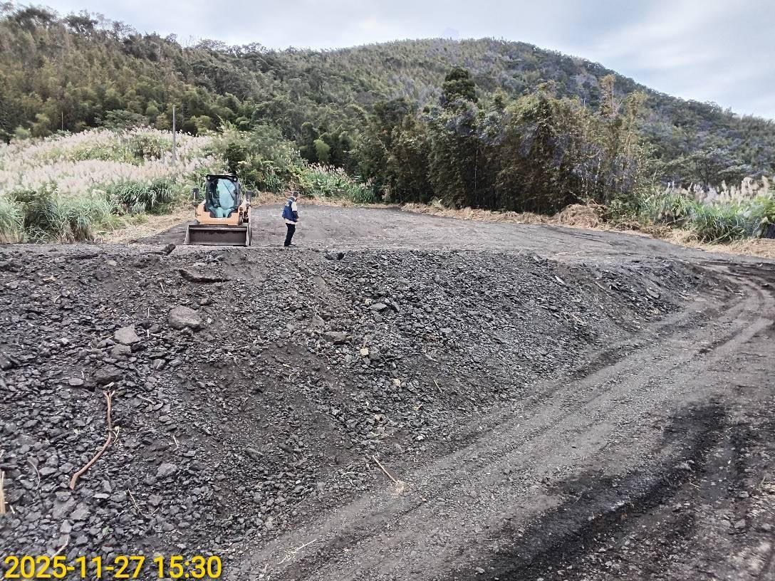 三峽插角山區遭非法傾倒廢瀝青　環保局查獲違規移檢調偵辦