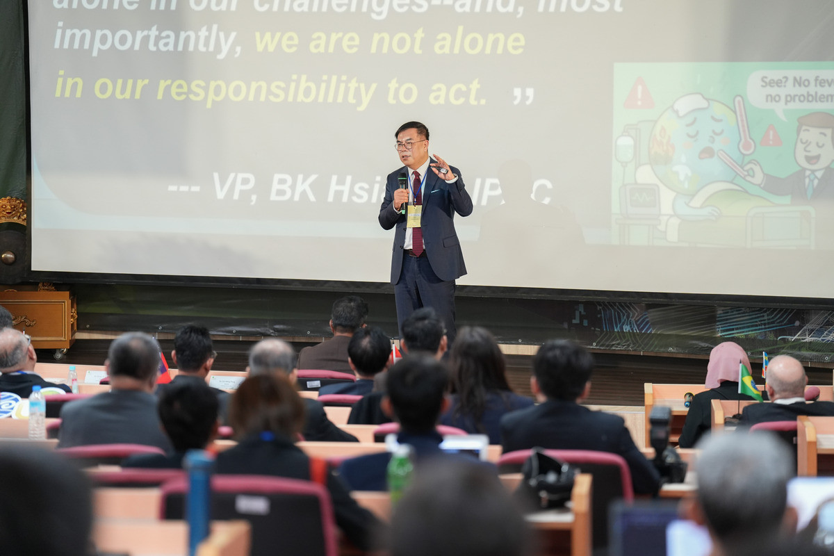 彭啟明暨大開講：碳定價、綠領人才、COP30一次看懂。（暨大提供）