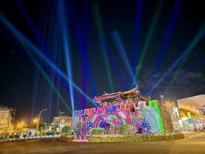 「恆春夜未眠」點亮古城　南門光雕展演彩排亮相