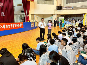 中興國中為同學舉辦升學博覽會，提供正確選擇的機會。（中興國中提供）