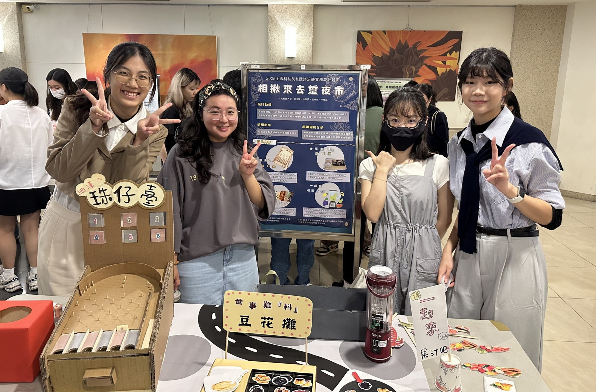 語聽系「相揪來去踅夜市」這組學生的作品，運用夜市主題設計教材。（弘光科大提供）