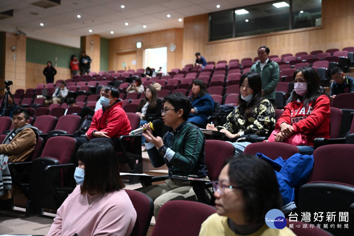 桃園市政府舉行「校園隨袋徵收政策說明會」。