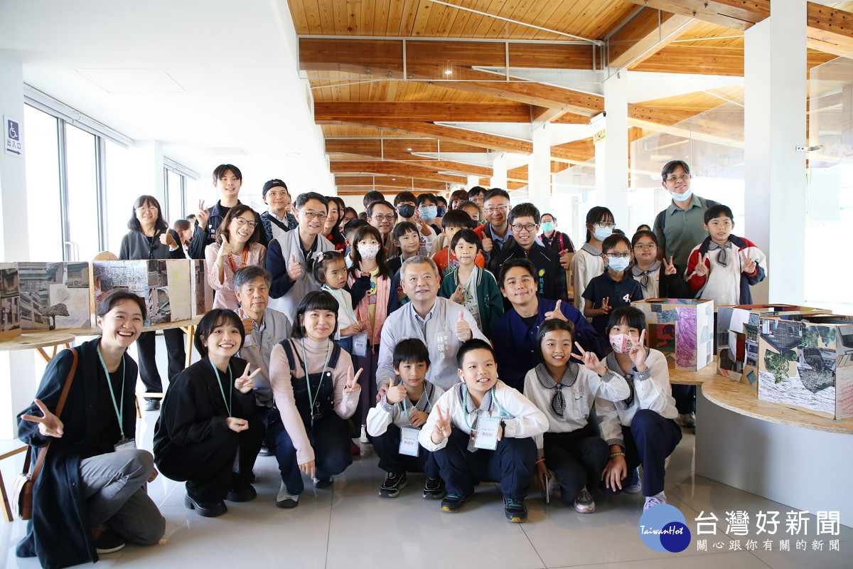 嘉義市立美術館今年以「巷仔內有啥,咱來斟酌看」為主題,與5校及5位青年藝術家合作打造「微縮嘉義」/嘉義市府提供