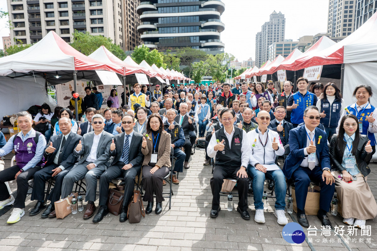 活動合影留念。<br />
<br />