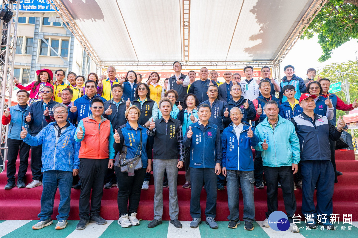 桃園市長張善政出席「114年八德三元宮建廟253週年慶祝活動」大合照。<br />