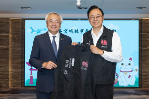 張市長致贈紀念品。