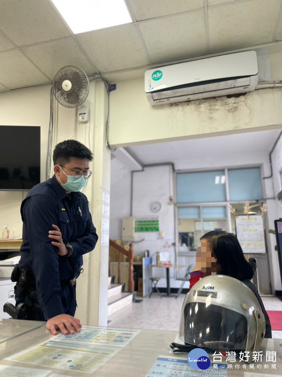 熱心商家協助迷途失智婦　警迅速聯繫家屬助返家