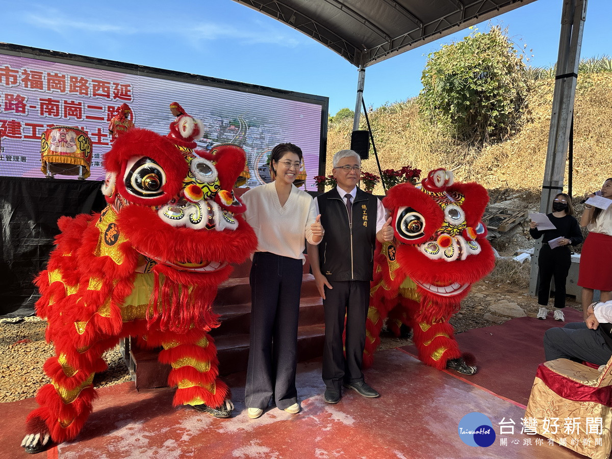 祥獅獻瑞祝工程順利圓滿。( 記者扶小萍攝)