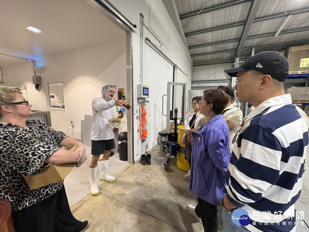 彰化縣長王惠美率領縣內農業團體與農會總幹事前往紐西蘭，實地參訪當地蜂蜜工廠及奇異果園。圖／彰化縣政府提供